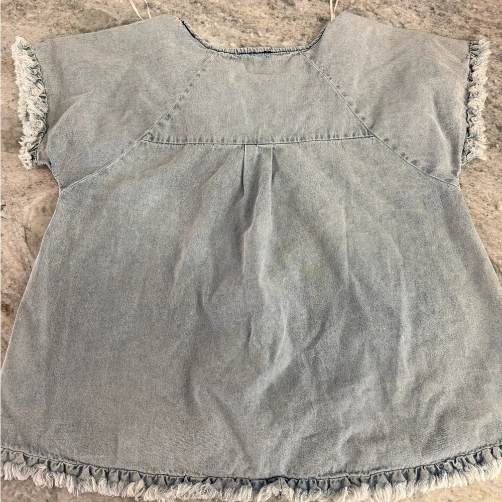 Umgee Light Blue Frayed Short Sleeve Denim Top - Picture 6 of 6